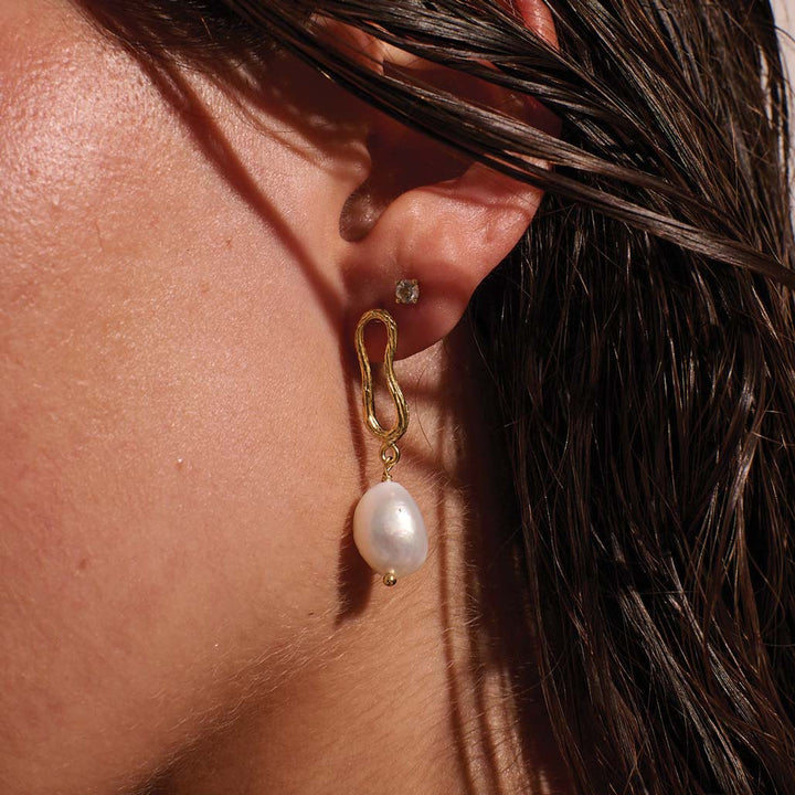 Eterna Baroque Pearl Earrings -Gold