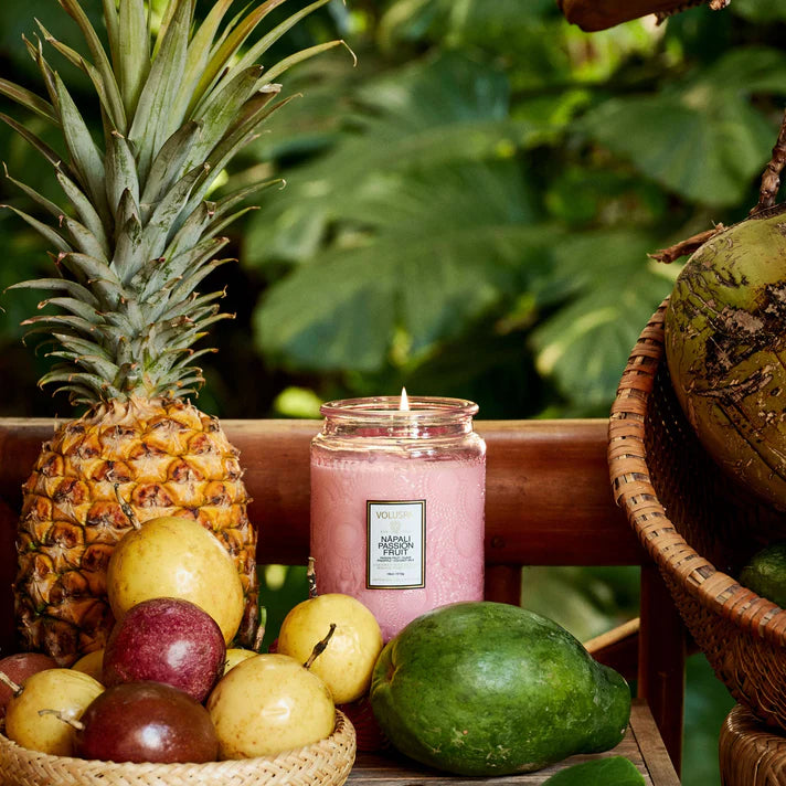 VOLUSPA Nāpali Passion Fruit 100hr Candle