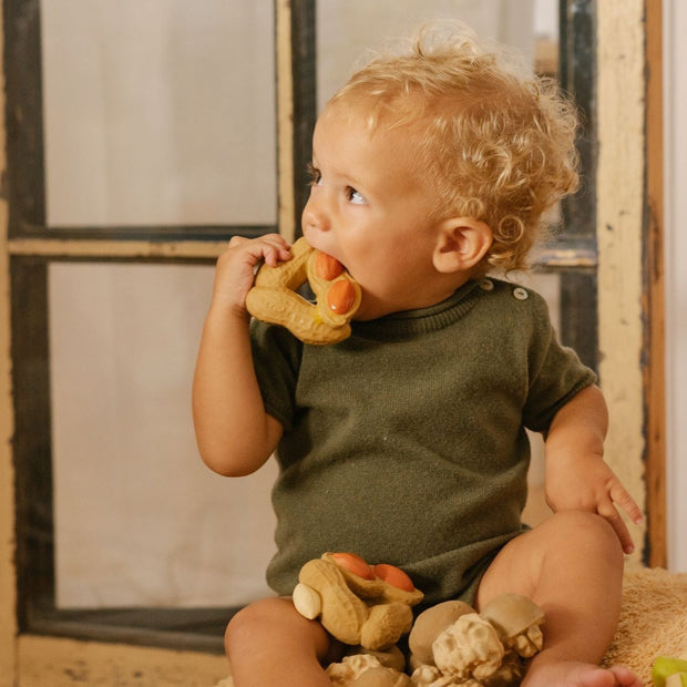 Oli&Carol Paco The Peanut Baby Teether